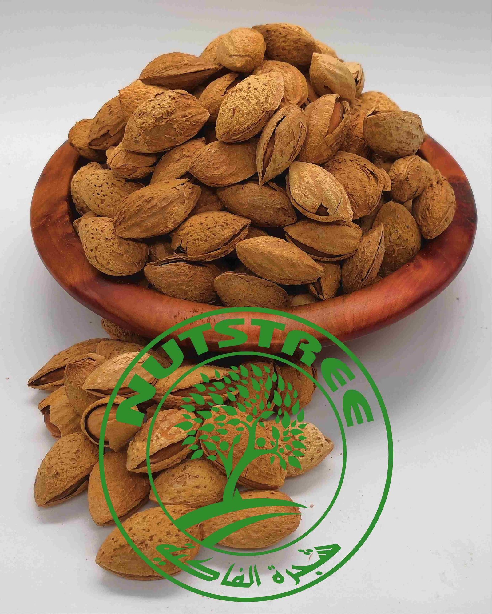 Amandes en coque لوز بالقشرة