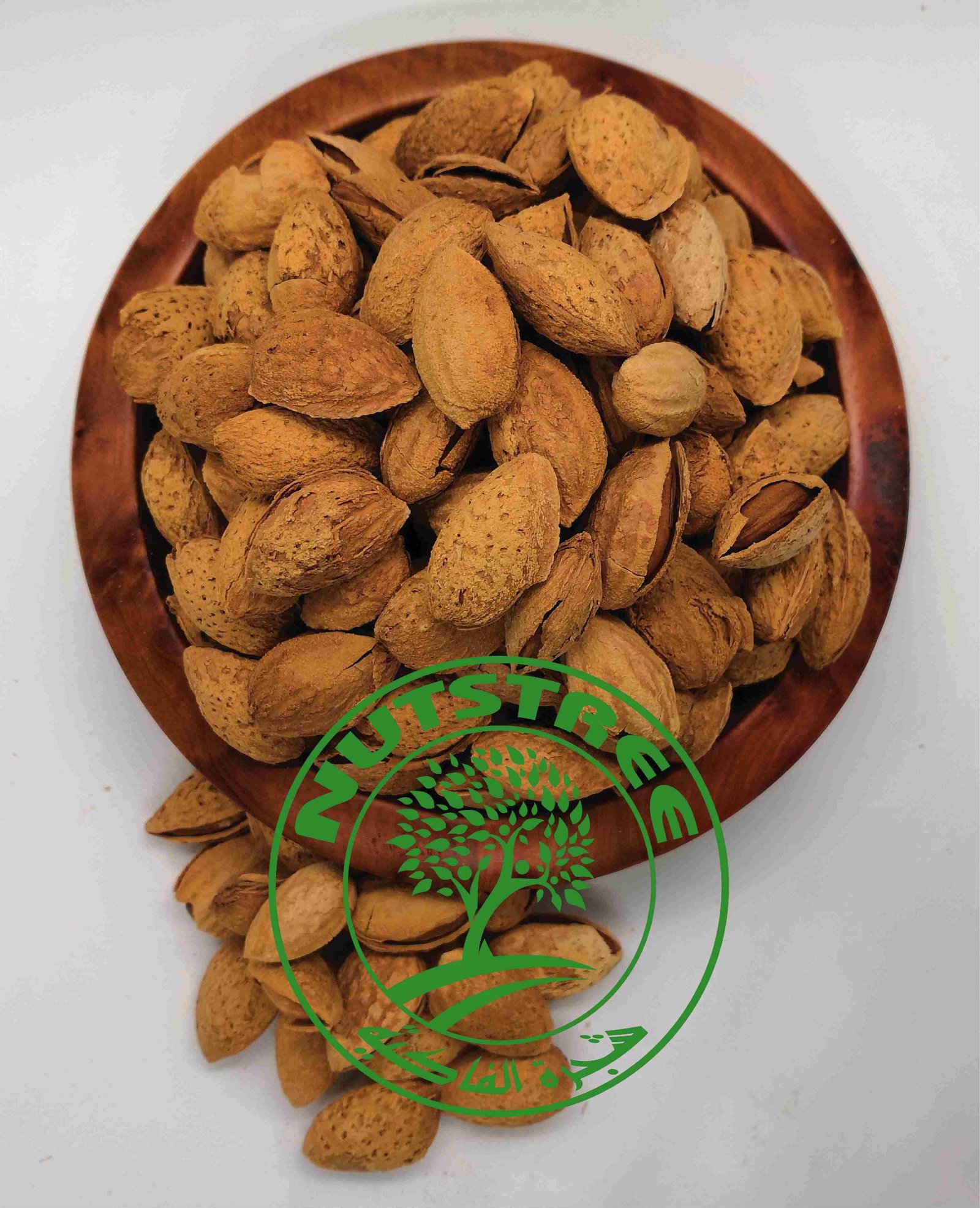 Amandes en coque لوز بالقشرة