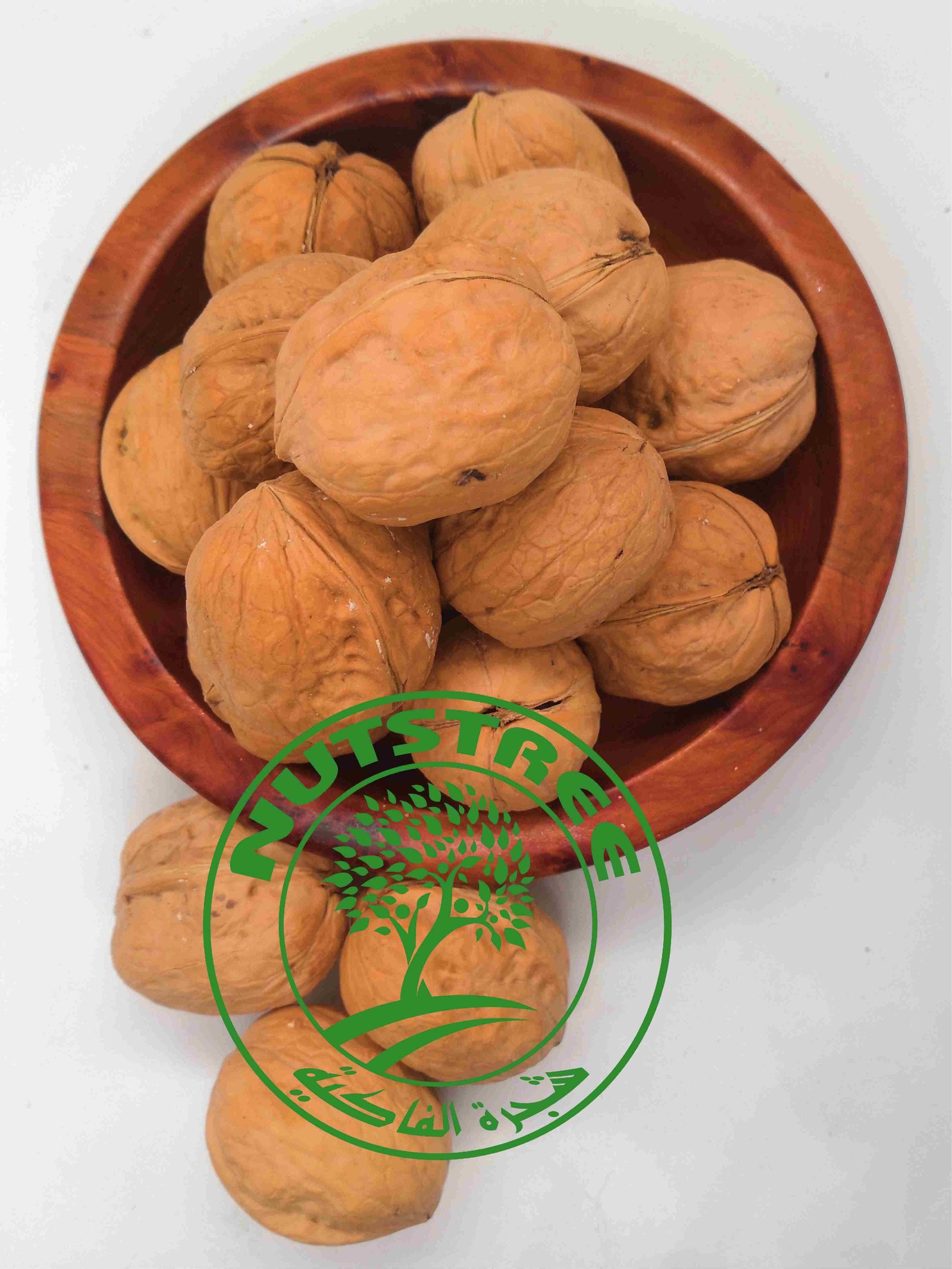 Noix en coque الجوز بالقشرة